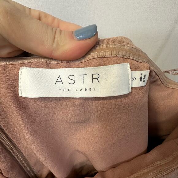 ASTR the Label Pink Floral Eyelet Strapless Flutter Sleeve Mini Dress Small - Picture 3 of 8